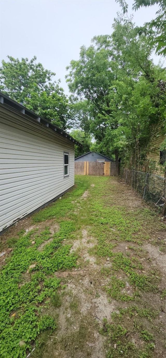 1806 Maryland Ave, Dallas, TX 75216 - view of yard