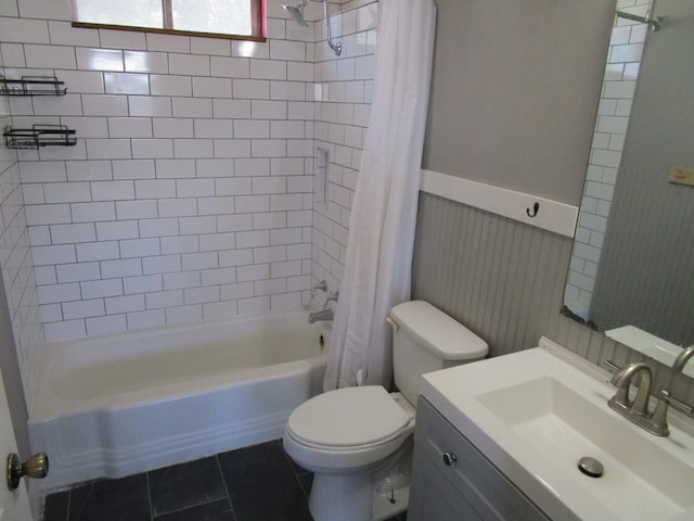 841 S 5th Ave, Munday, TX 76371 - full bathroom featuring tile patterned floors, shower / bath combination with curtain, toilet, and vanity