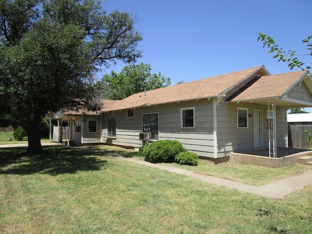 841 S 5th Ave, Munday, TX 76371 - view of front of house with a front lawn