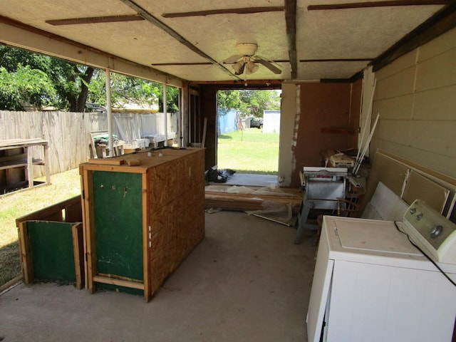 841 S 5th Ave, Munday, TX 76371 - view of patio / terrace with washer and clothes dryer and ceiling fan