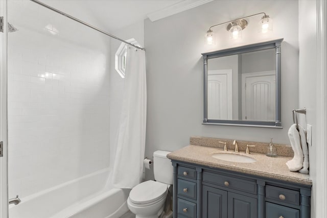 125 Oak Creek Dr, Tool, TX 75143 - bathroom featuring toilet, vanity, and shower / tub combo