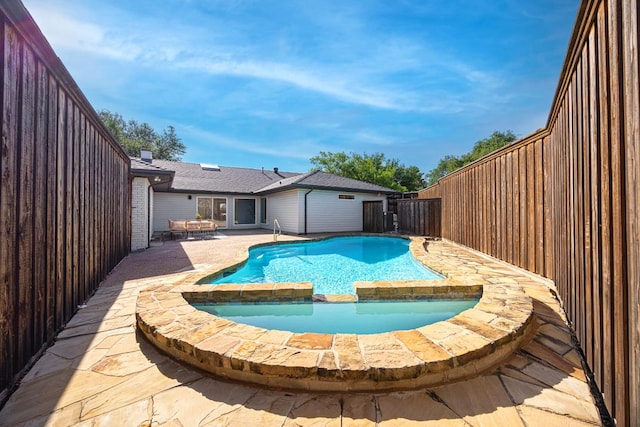 7117 La Sobrina Dr, Dallas, TX 75248 - view of swimming pool with a fenced backyard, a patio, and a pool with connected hot tub