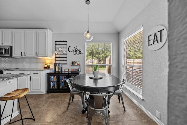 712 Saint Robby Dr, Mansfield, TX 76063 - dining area featuring vaulted ceiling and a textured wall
