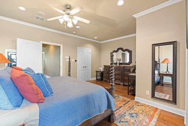 706 E 1st St, Fort Worth, TX 76102 - bedroom with wood finished floors, recessed lighting, crown molding, baseboards, and ceiling fan