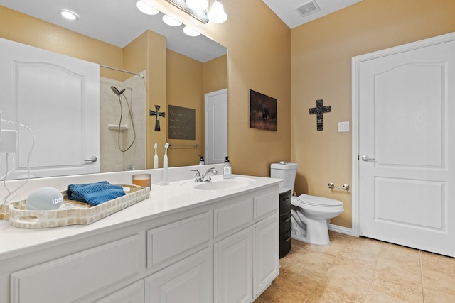 706 E 1st St, Fort Worth, TX 76102 - bathroom with toilet and vanity