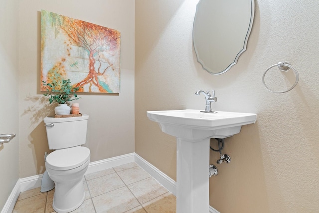 706 E 1st St, Fort Worth, TX 76102 - half bath with toilet, tile patterned flooring, and baseboards