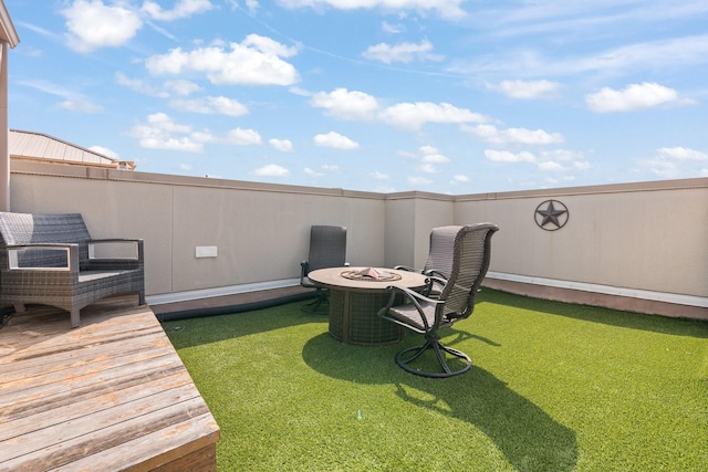 706 E 1st St, Fort Worth, TX 76102 - view of yard featuring an outdoor fire pit