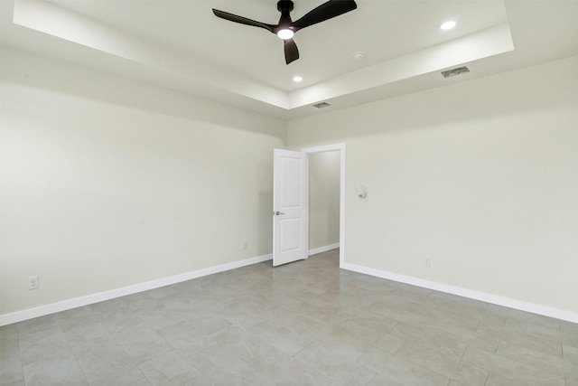 548 Highview Ct, Godley, TX 76044 - empty room with a tray ceiling, ceiling fan, recessed lighting, baseboards, and a smoke detector