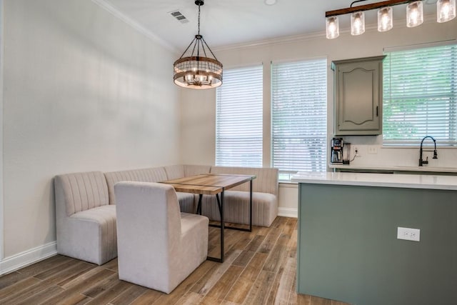 6637 Oakmont Ct, Plano, TX 75093 - dining space featuring light wood-style floors, ornamental molding, a chandelier, and baseboards