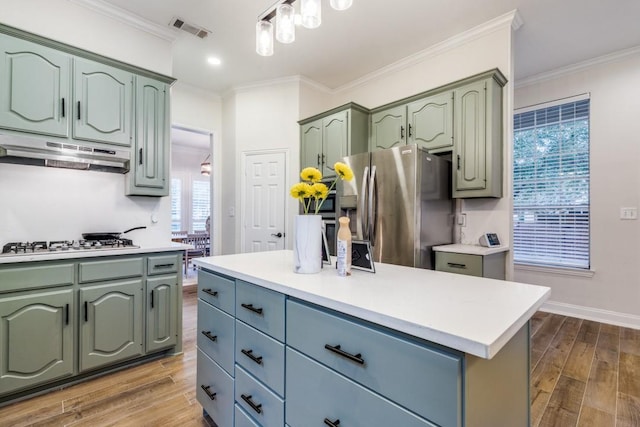 6637 Oakmont Ct, Plano, TX 75093 - kitchen with stainless steel appliances, under cabinet range hood, green cabinetry, light countertops, and crown molding