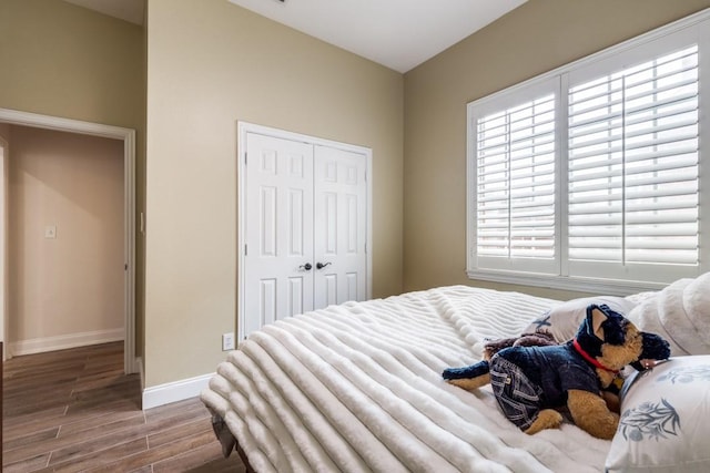 6637 Oakmont Ct, Plano, TX 75093 - bedroom featuring baseboards, wood finished floors, and a closet