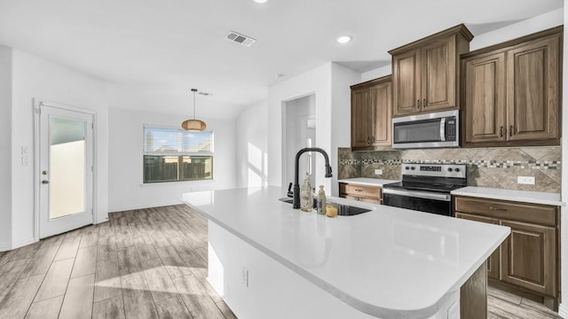 353 Paloma St, Weatherford, TX 76087 - kitchen with appliances with stainless steel finishes, a sink, light countertops, decorative backsplash, and recessed lighting