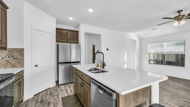 353 Paloma St, Weatherford, TX 76087 - kitchen featuring appliances with stainless steel finishes, a sink, ceiling fan, light countertops, and light wood-type flooring