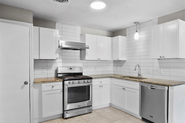 11022 Desdemona Dr, Dallas, TX 75228 - kitchen featuring stainless steel appliances, a sink, under cabinet range hood, decorative backsplash, and white cabinets