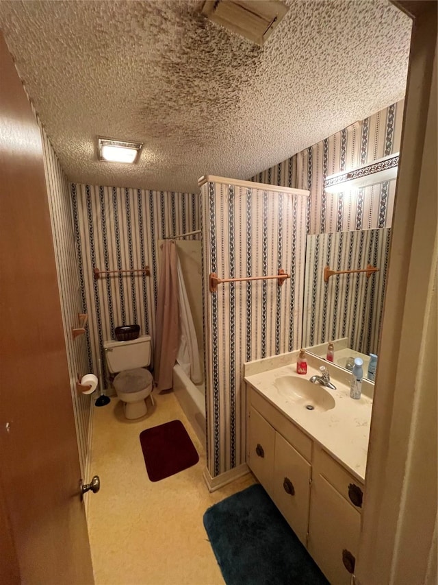 6320 Bocage Dr, Shreveport, LA 71119 - bathroom with wallpapered walls, vanity, toilet, a textured ceiling, and shower / tub combo with curtain