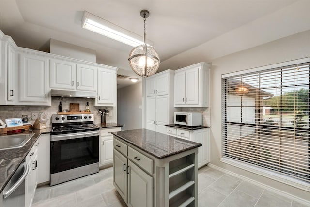 407 W Park Ave, Weatherford, TX 76086 - kitchen with stainless steel appliances, a sink, open shelves, decorative backsplash, and white cabinetry