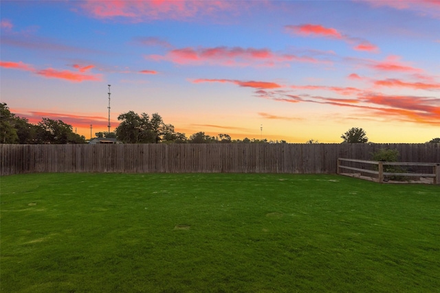 407 W Park Ave, Weatherford, TX 76086 - view of yard at dusk