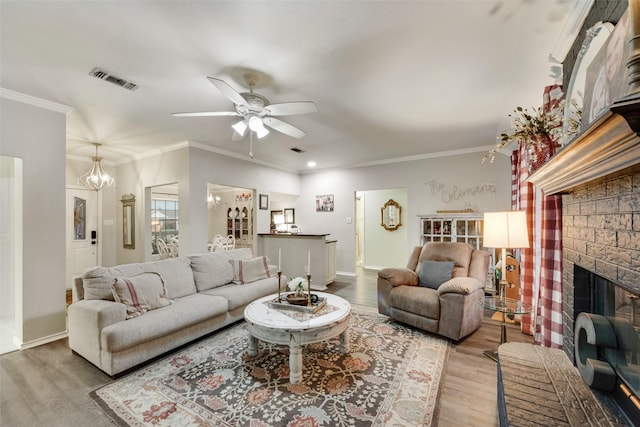 407 W Park Ave, Weatherford, TX 76086 - living area featuring wood finished floors, crown molding, ceiling fan, baseboards, and recessed lighting