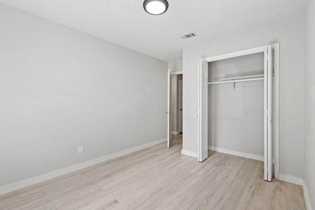 6206 Springwood Dr, Arlington, TX 76001 - unfurnished bedroom with light wood-style flooring, a closet, and baseboards