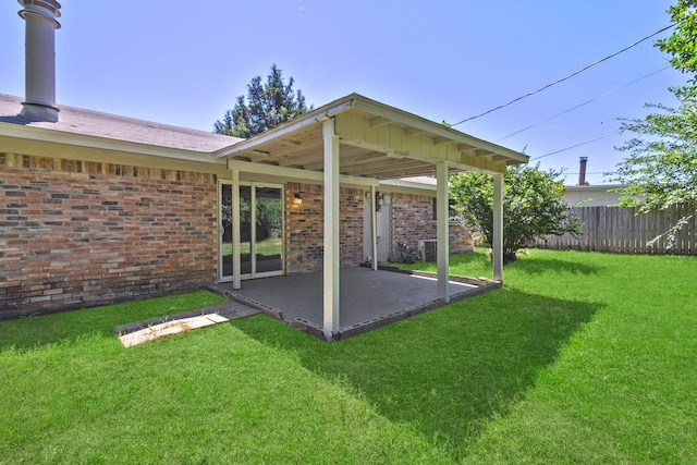 6206 Springwood Dr, Arlington, TX 76001 - view of patio / terrace