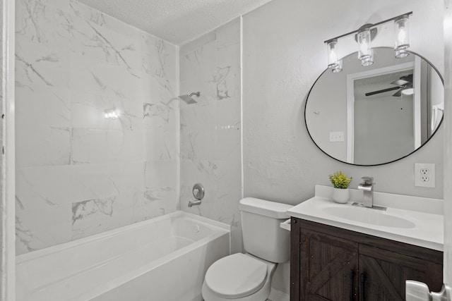 6206 Springwood Dr, Arlington, TX 76001 - full bathroom featuring a textured ceiling, vanity, washtub / shower combination, toilet, and a ceiling fan