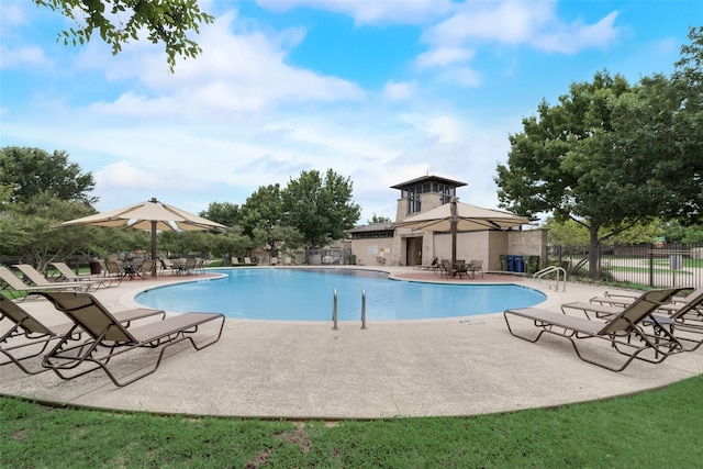 6101 Eagle Nest Dr, Garland, TX 75044 - community pool with a patio