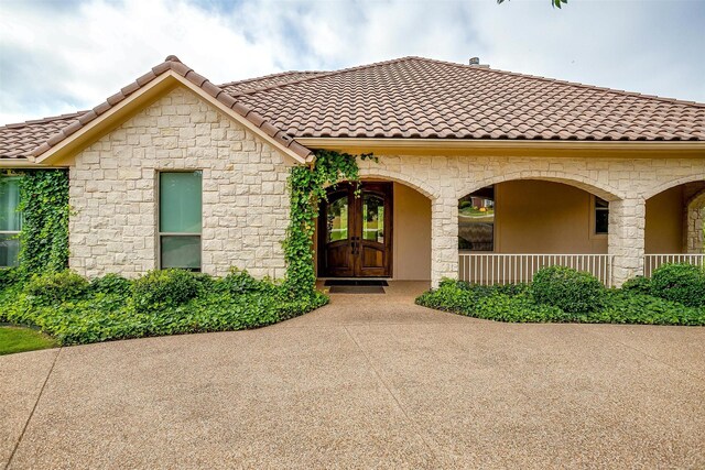 6005 Selkirk Ct, Cleburne, TX 76033 - view of front of home with stone siding and a tile roof