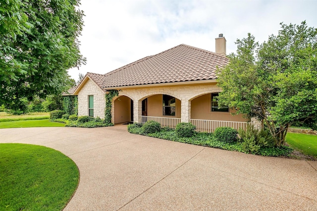 6005 Selkirk Ct, Cleburne, TX 76033 - view of front facade featuring stone siding, a porch, and a front yard