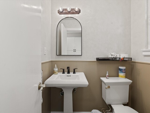 736 Westwood Dr, Sherman, TX 75092 - bathroom featuring wainscoting and toilet