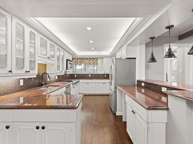736 Westwood Dr, Sherman, TX 75092 - kitchen with a sink, a peninsula, stainless steel appliances, dark wood-style floors, and recessed lighting