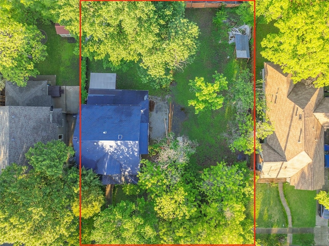 824 Elsbeth St, Dallas, TX 75208 - aerial overview of property's location with property boundaries highlighted