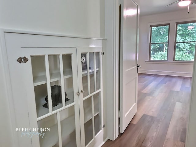 129 Ardmore Ave, Shreveport, LA 71105 - detailed view of wood finished floors and a ceiling fan