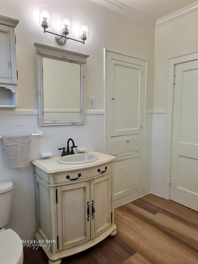 129 Ardmore Ave, Shreveport, LA 71105 - half bathroom featuring toilet, vanity, wood finished floors, a wainscoted wall, and crown molding