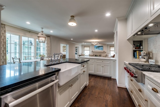 4560 Lorraine Ave, Highland Park, TX 75205 - kitchen with stainless steel appliances, a sink, tasteful backsplash, dark wood finished floors, and recessed lighting