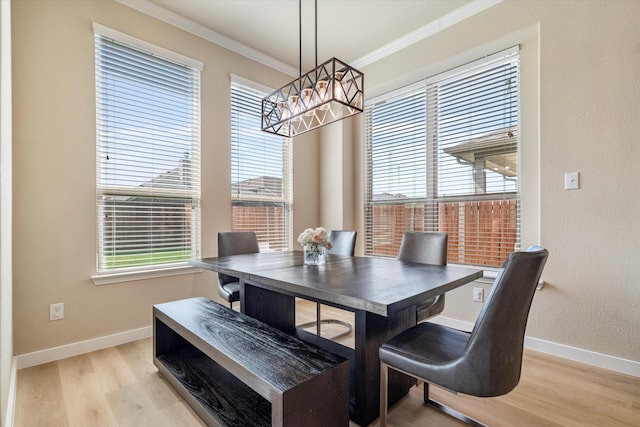 4708 River Edge Pl, Frisco, TX 75036 - dining area featuring a chandelier, crown molding, light wood-type flooring, and baseboards