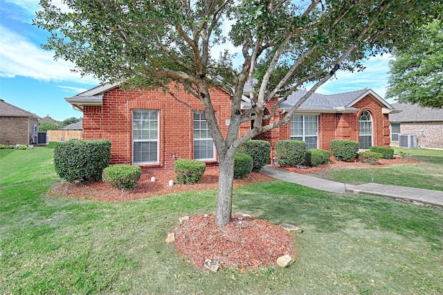 1223 Hampton Bay Dr, Rockwall, TX 75087 - view of front of property featuring brick siding, a front lawn, and central AC unit