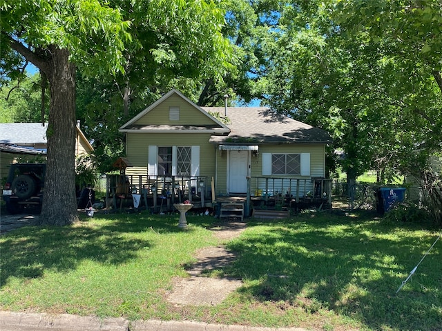 513 W Coffin St, Denison, TX 75020 - bungalow-style home with a front yard
