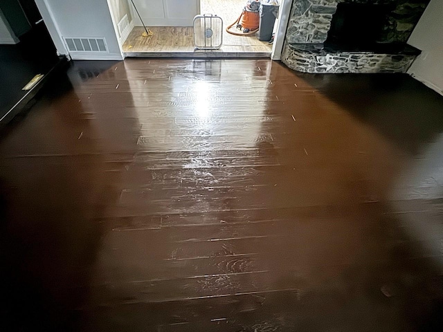 826 E Center St, Duncanville, TX 75116 - detailed view of wood finished floors