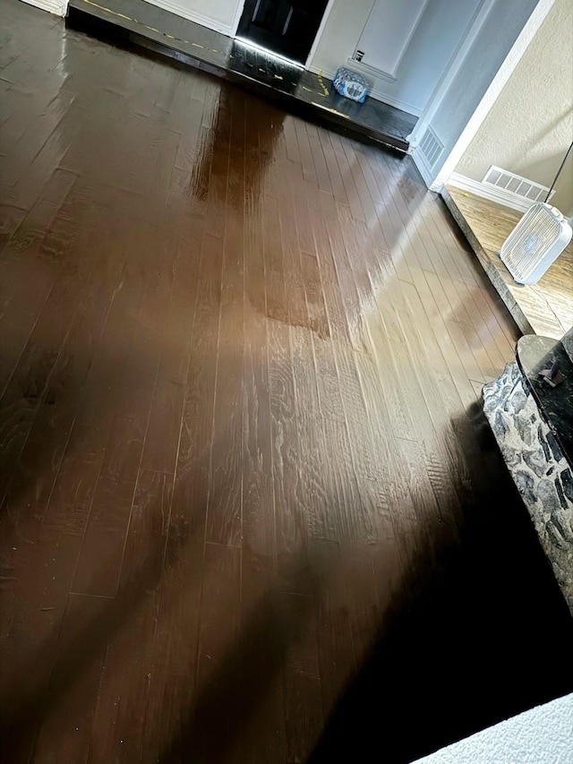 826 E Center St, Duncanville, TX 75116 - detailed view of wood finished floors