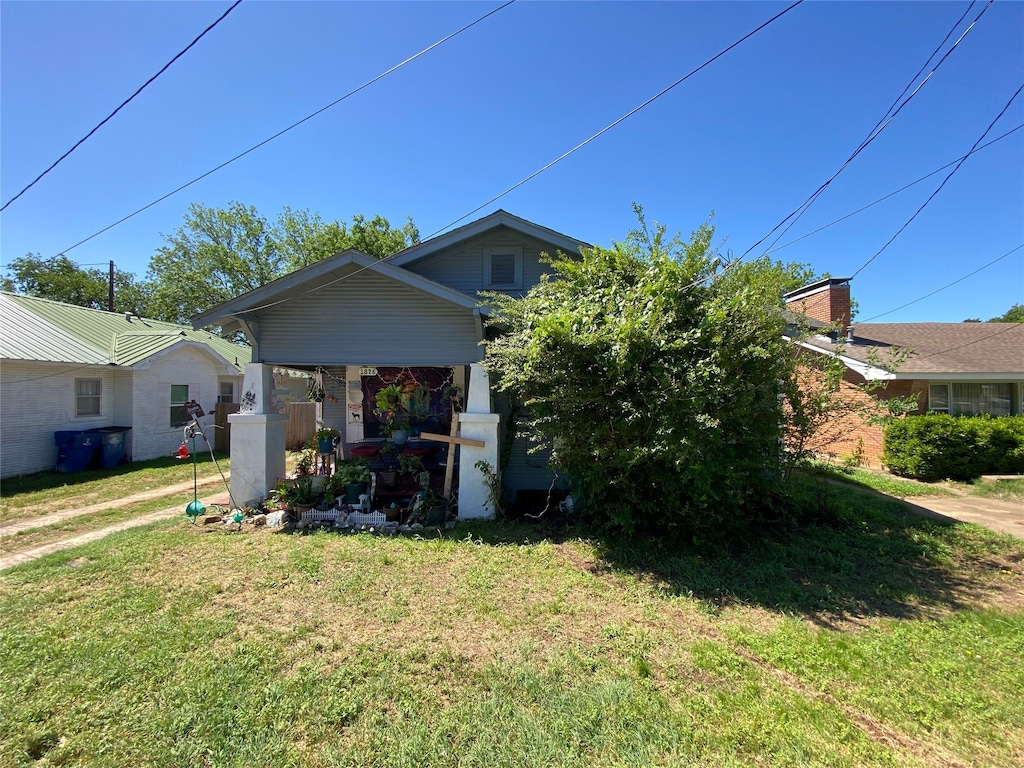 1826 W Morton St, Denison, TX 75020 - view of front of home with a front lawn