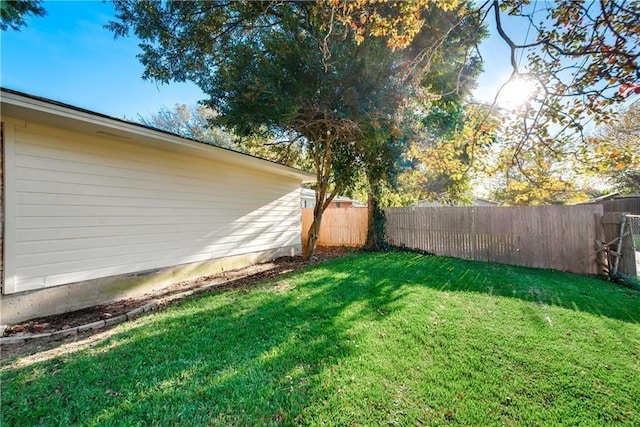 3331 Ruidosa Ave, Dallas, TX 75228 - view of yard