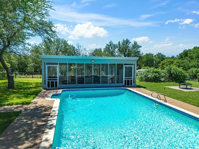 360 Diamond Bar Trl, Aledo, TX 76008 - outdoor pool featuring a sunroom and a patio
