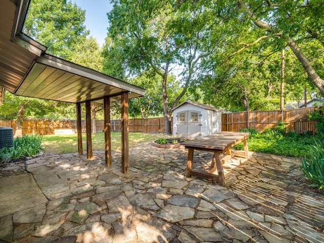 1429 Meadowcrest Dr, Plano, TX 75075 - fenced backyard featuring a patio