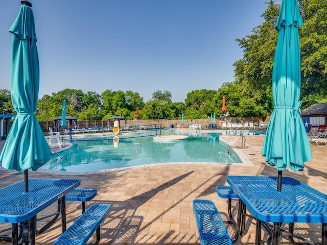1429 Meadowcrest Dr, Plano, TX 75075 - community pool with a patio area