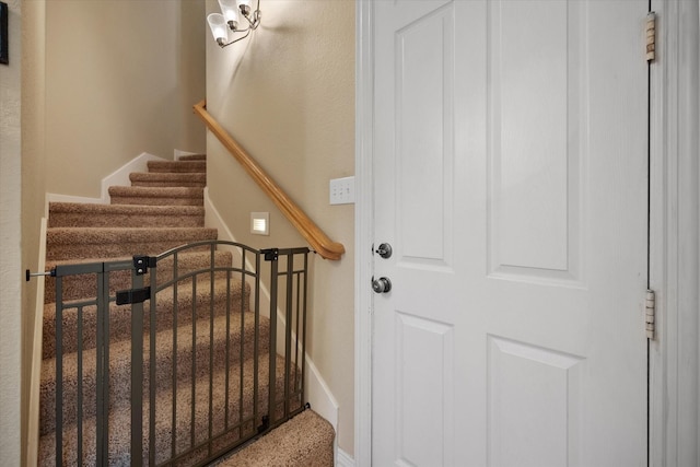 5505 Moorewood Dr, Arlington, TX 76017 - entrance foyer with stairs