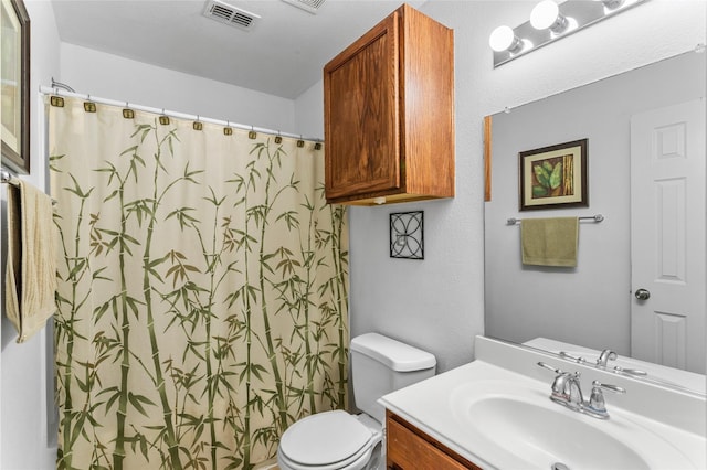 12701 Seagull Way, Frisco, TX 75036 - full bath featuring toilet, vanity, and curtained shower