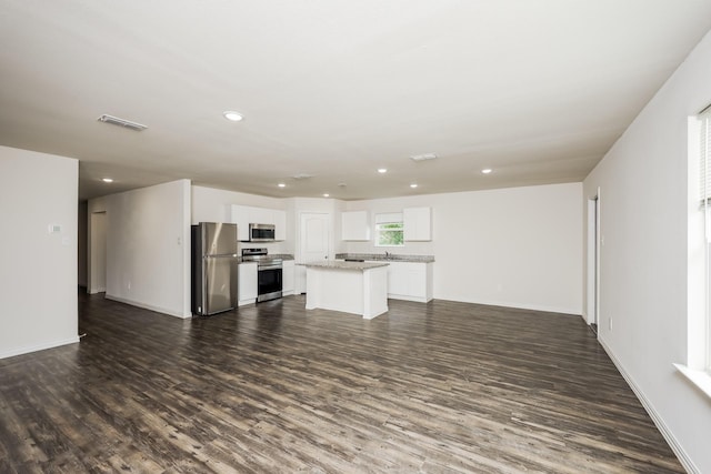 234 Backlash Dr, Gun Barrel City, TX 75156 - unfurnished living room featuring dark wood-type flooring, recessed lighting, baseboards, and a sink