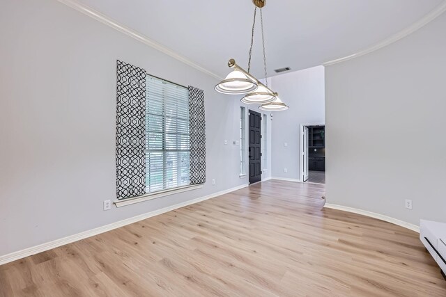 618 Oak Tree Cv, Cedar Hill, TX 75104 - living area with crown molding, light wood finished floors, and baseboards
