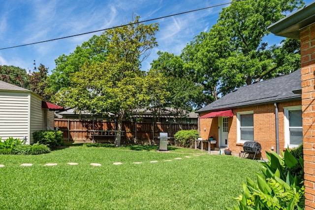 9914 Woodgrove Dr, Dallas, TX 75218 - view of yard