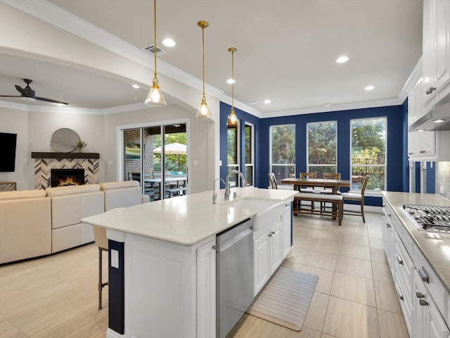 318 Arcadia Way, Rockwall, TX 75087 - kitchen featuring stainless steel appliances, ceiling fan, a sink, light countertops, and recessed lighting